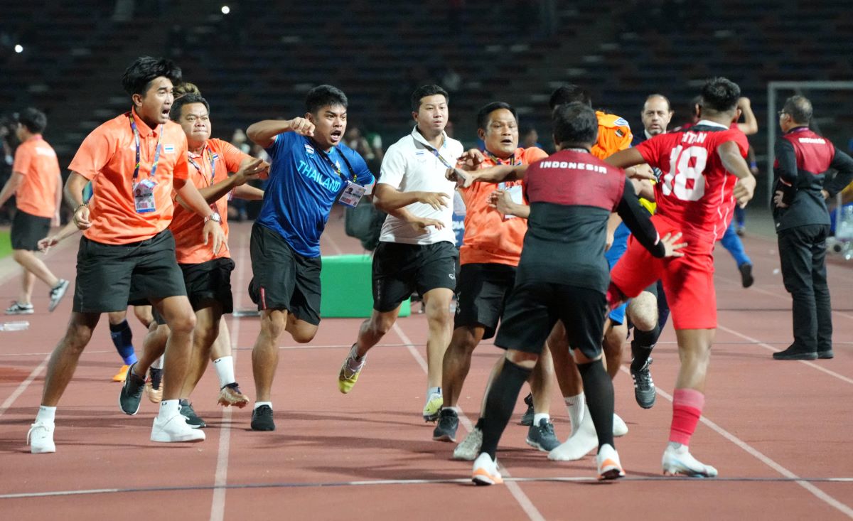 Momen kericuhan di laga Timnas Indonesia U-22 vs Thailand U-22 di final SEA Games 2023.